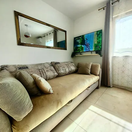 Lea With Pool 2 Apartman