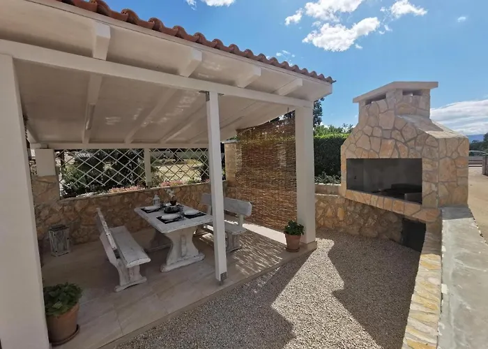 Lea With Pool 2 Apartmán *