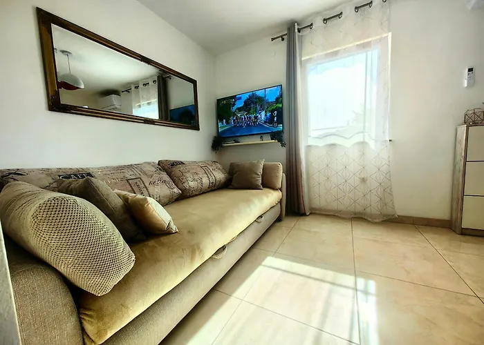 Lea With Pool 2 Apartman *