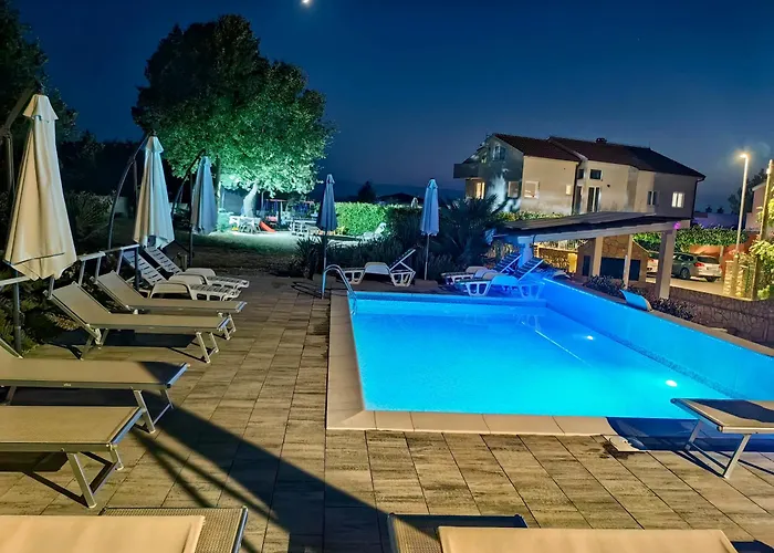 Lea With Pool 2 Apartman