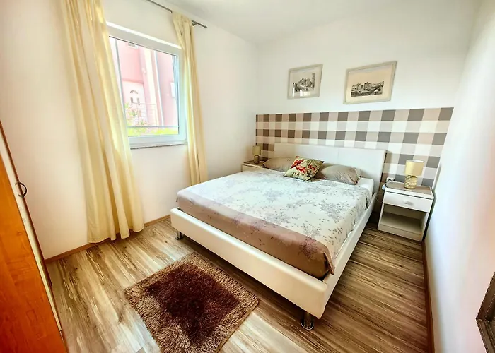 Lea With Pool 2 Apartment *