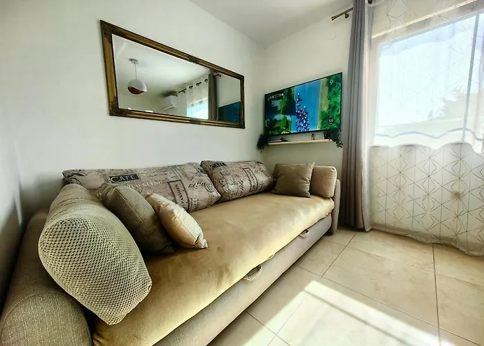 Lea With Pool 2 Apartman