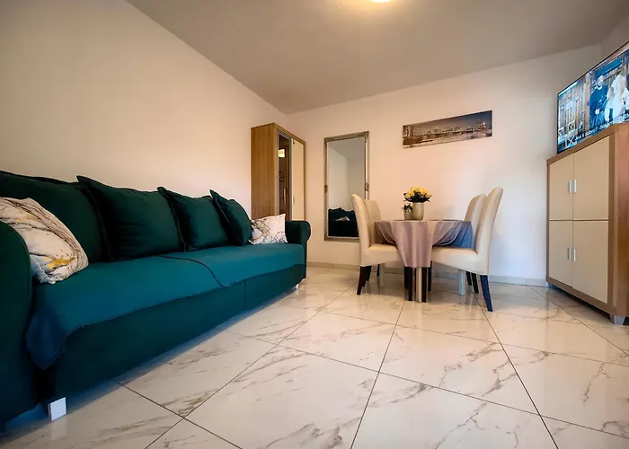 Lea With Pool 2 Apartment