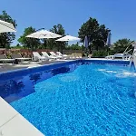 Lea With Pool 2